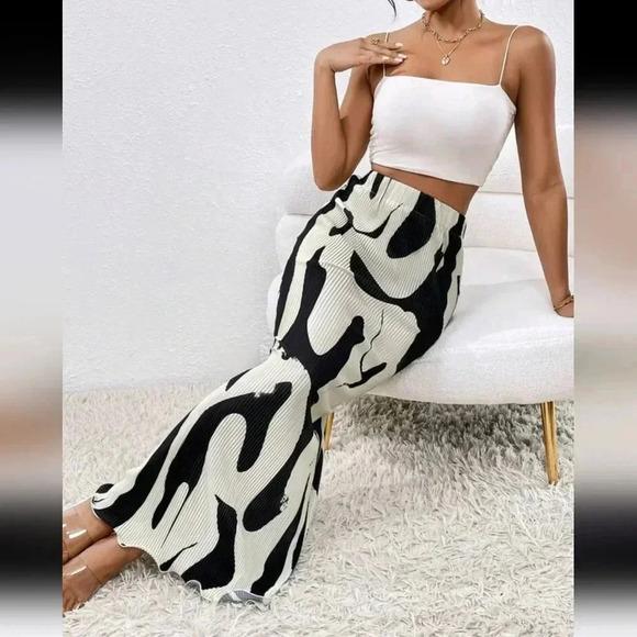 Graphic Print Mermaid Hem Skirt - Picture 1 of 7